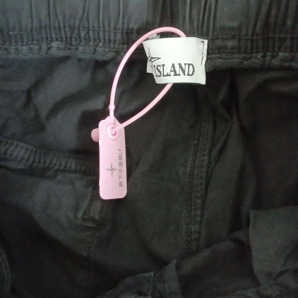 STONE ISLAND CARGO PANTS IN BLACK - LARGE