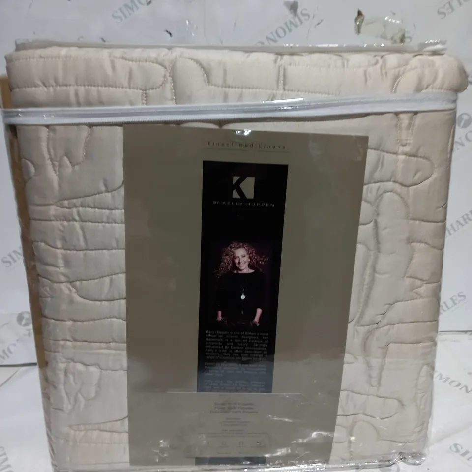 K BY KELLY HOPPEN ABSTRACT GEO BEDSPREAD AND SET OF 2 SHAMS LATTE SUPERKING SIZE