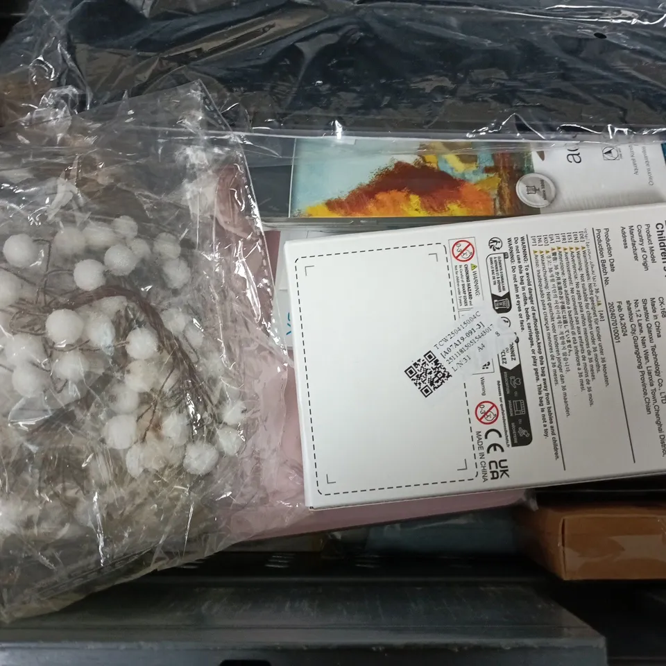 APPROXIMATELY 12 ASSORTED HOUSEHOLD ITEMS TO INCLUDE LYRA AQUACOLOR PASTELS, SKIPBEAR SLEEV SWORD, SHIN PROTECTORS, ETC