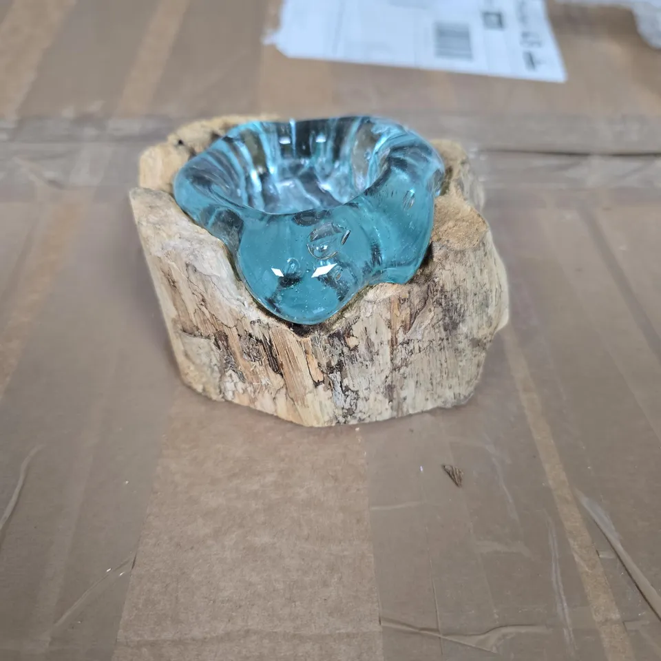 BOX OF APPROXIMATELY 50 DECORATIVE WOOD TEALIGHT HOLDERS WITH GLASS HOLDER