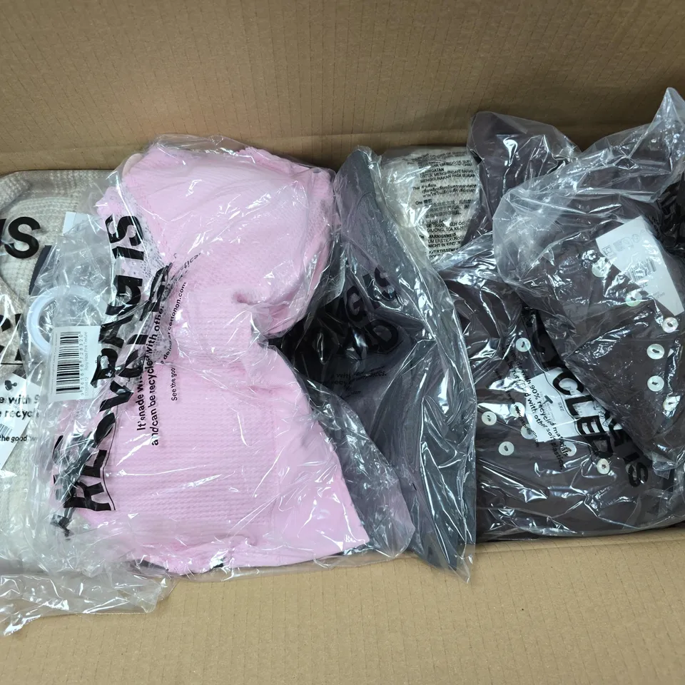 APPROXIMATELY 15 ASSORTED CLOTHING ITEMS IN VARIOUS SIZES, COLOURS & STYLES TO INCLUDE BOXY OVERSHIRT, BAILEY BUTTON HALTER, IZZY SUITING MINI SHORT, ETC