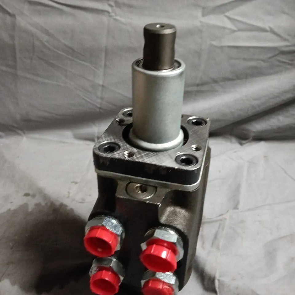 INDUSTRIAL HYDRAULIC PUMP/VALVE BLOCK WITH DRIVE SHAFT – MODEL UNSPECIFIED