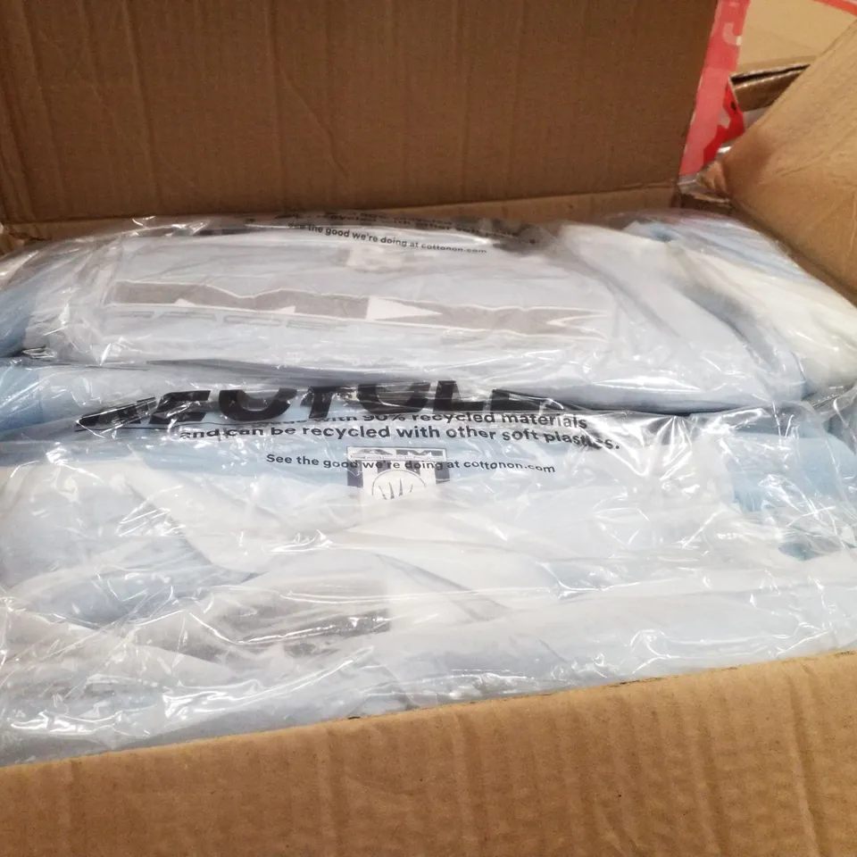 PALLET CONTAINING ASSORTED CLOTHING INCLUDING FITTED PANTS & GRAPHIC CREW SWEATERS