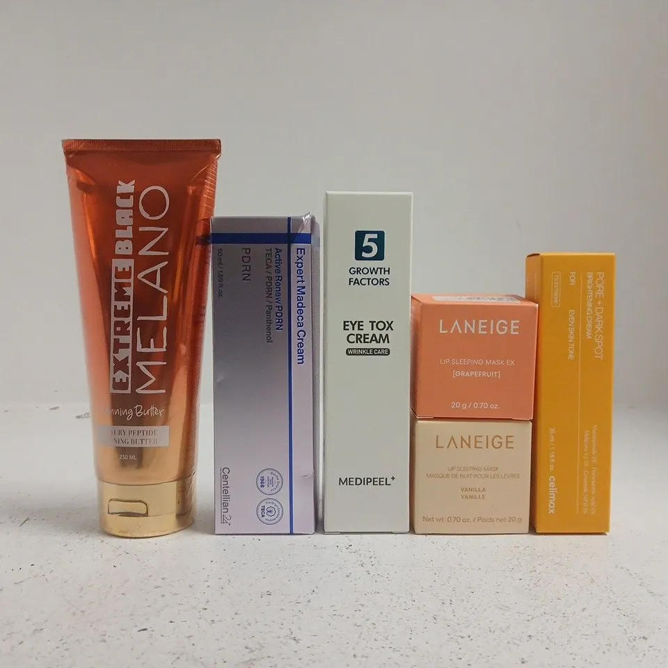 APPROXIMATELY 20 ASSORTED COSMETIC ITEMS INCLUDING VARIOUS MAKES AND BRANDS - COLLECTION ONLY