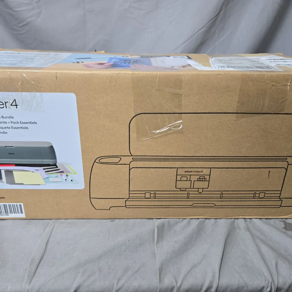 CRICUT MAKER 4 ESSENTIALS BUNDLE
