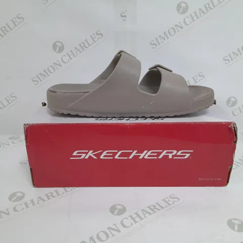 BOXED PAIR OF SKECHERS ARCH FIT FOAMIES SLIDE SANDALS IN DARK TAUPE SIZE 6