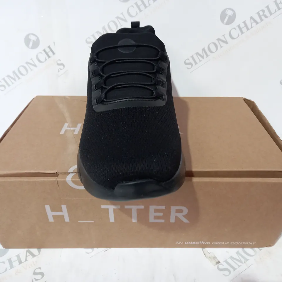 BOXED PAIR OF HOTTER TRAINERS IN BLACK UK SIZE 9