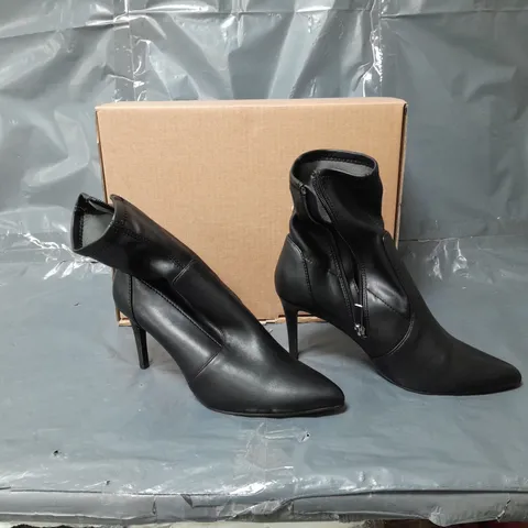 BOXED PAIR OF HEELED SOCK PU ANKLE BOOTS BLACK UK 6