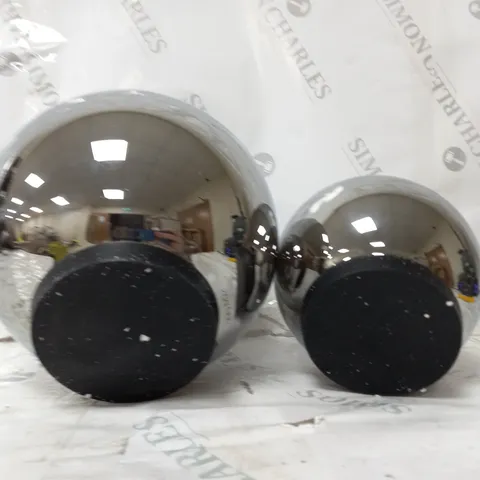 KELLY HOPPEN SET OF 2 INDOOR OUTDOOR PRELIT GLASS DECOR, REFLECTIVE ORBS