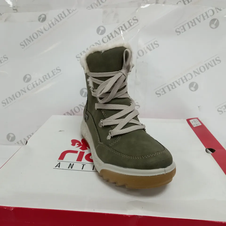 BOXED PAIR OF RIEKER ANTISTRESS WATER RESISTANT WARM HIKING BOOTS IN KHAKI - SIZE 5