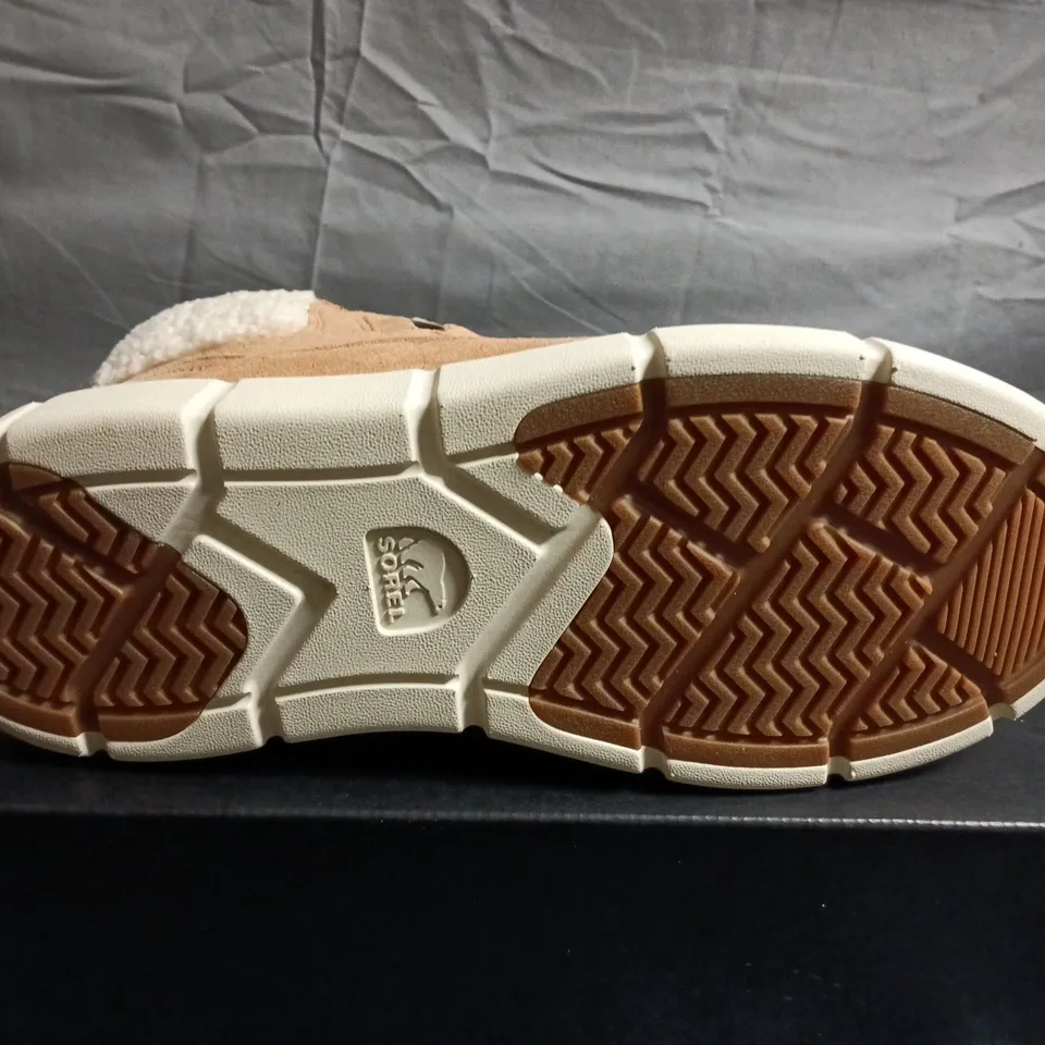 BOXED PAIR OF SOREL WINTER BOOTS – UK SIZE 8