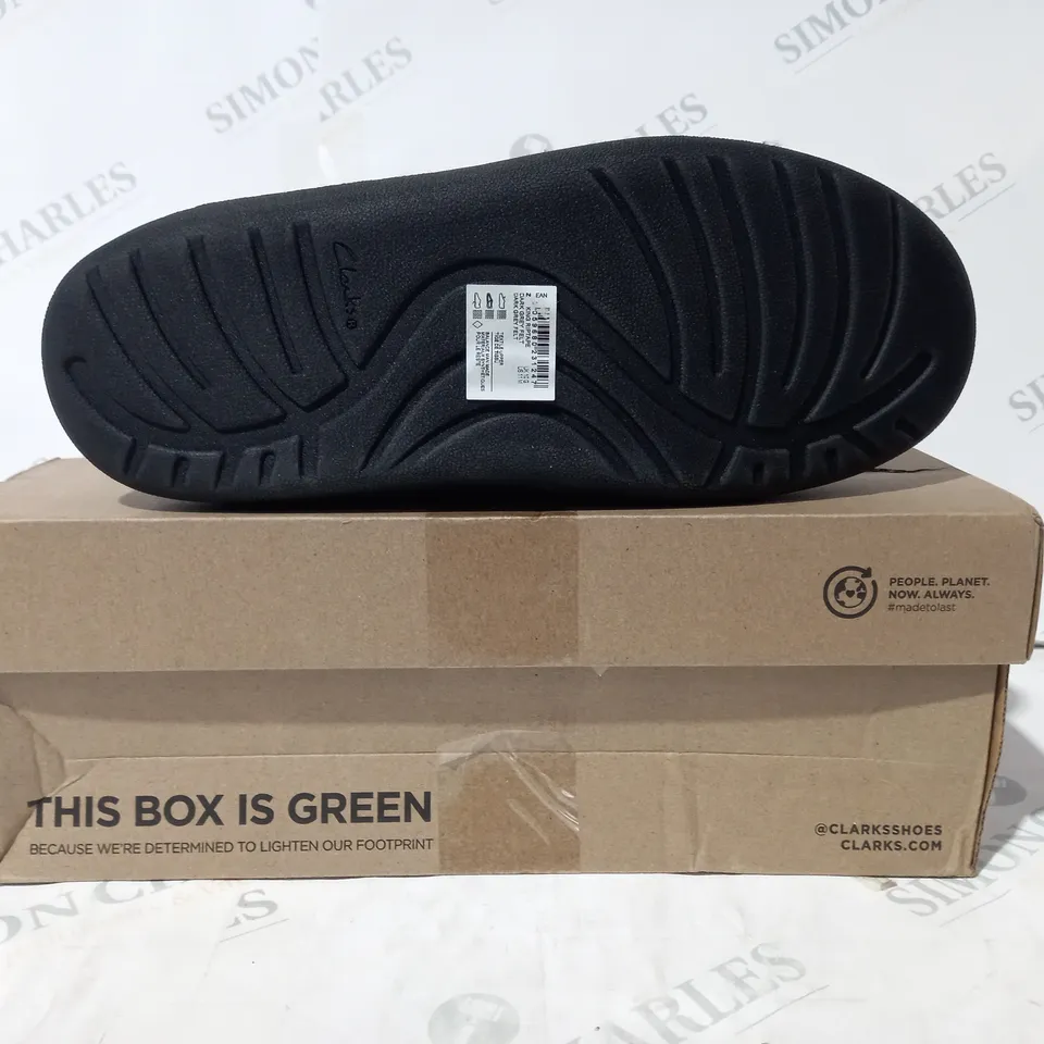 BOXED CLARKS MEN KING SLIPPER IN DARK GREY FELT - SIZE 10 MENS