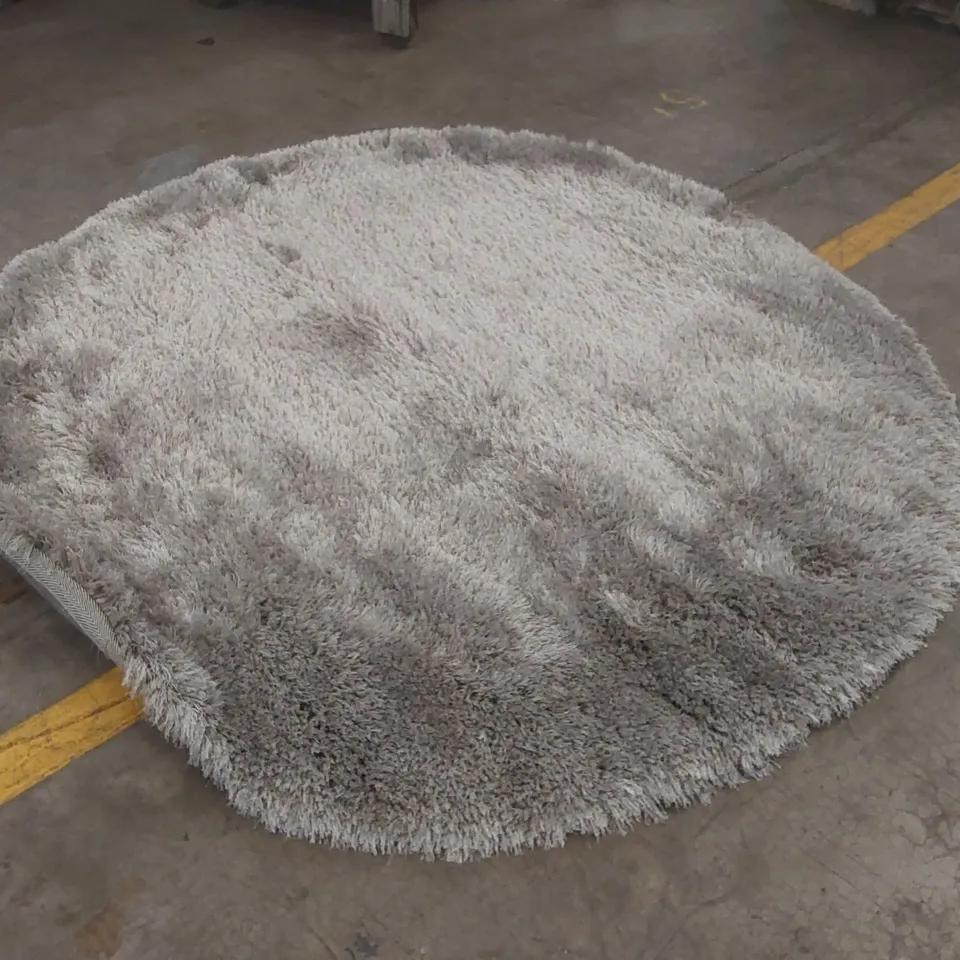 QUALITY DESIGNER AREA RUG - APPROXIMATELY 185cm D