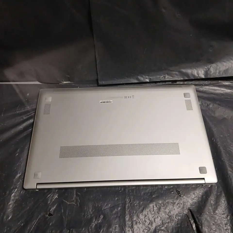 SAMSUNG LAPTOP – SILVER, 15.6" DISPLAY, INTEL CORE I5 (NP755XDA)