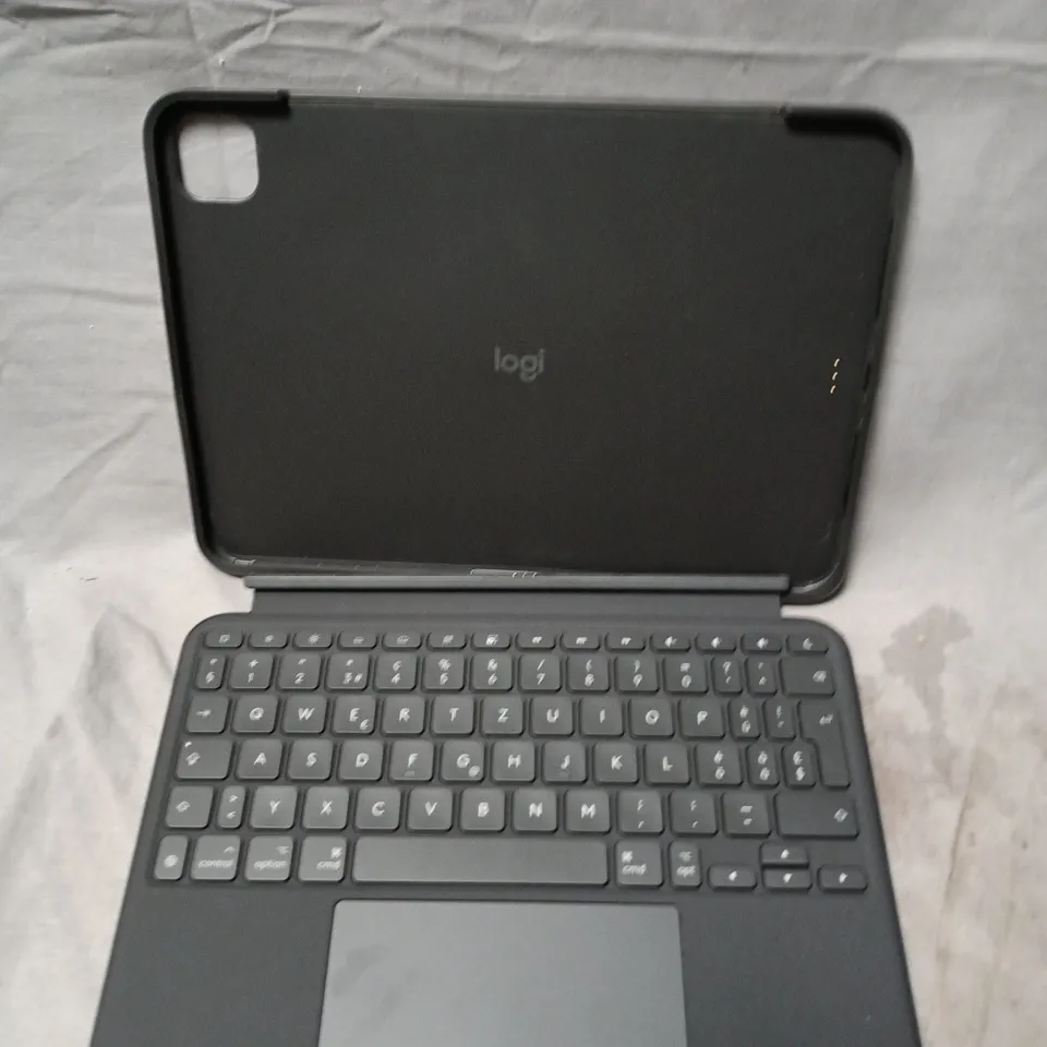 BOXED LOGITECH COMBO TOUCH IPAD PRO 11" TABLET KEYBOARD CASE - SWISS LAYOUT 