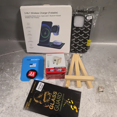 APPROXIMATELY 15 ASSORTED SMARTPHONE ACCESSORIES TO INCLUDE CASES, CHARGING CABLES, SCREEN PROTECTORS ETC 