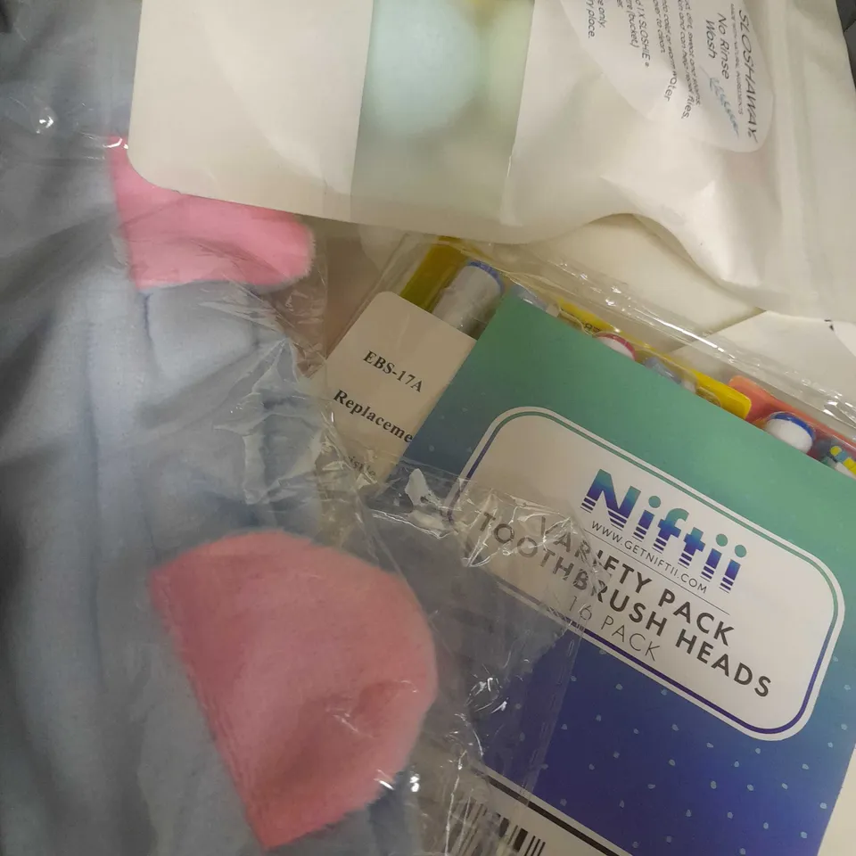 LOT OF APPROX 15 ASSORTED BEAUTY PRODUCTS TO INCLUDE EUCERIN ANTI REDNESS SOOTHING CARE CREAM, SIMPLE MOISTURISER, REVOLUTION HYALURONIC ACID SERUM, ETC