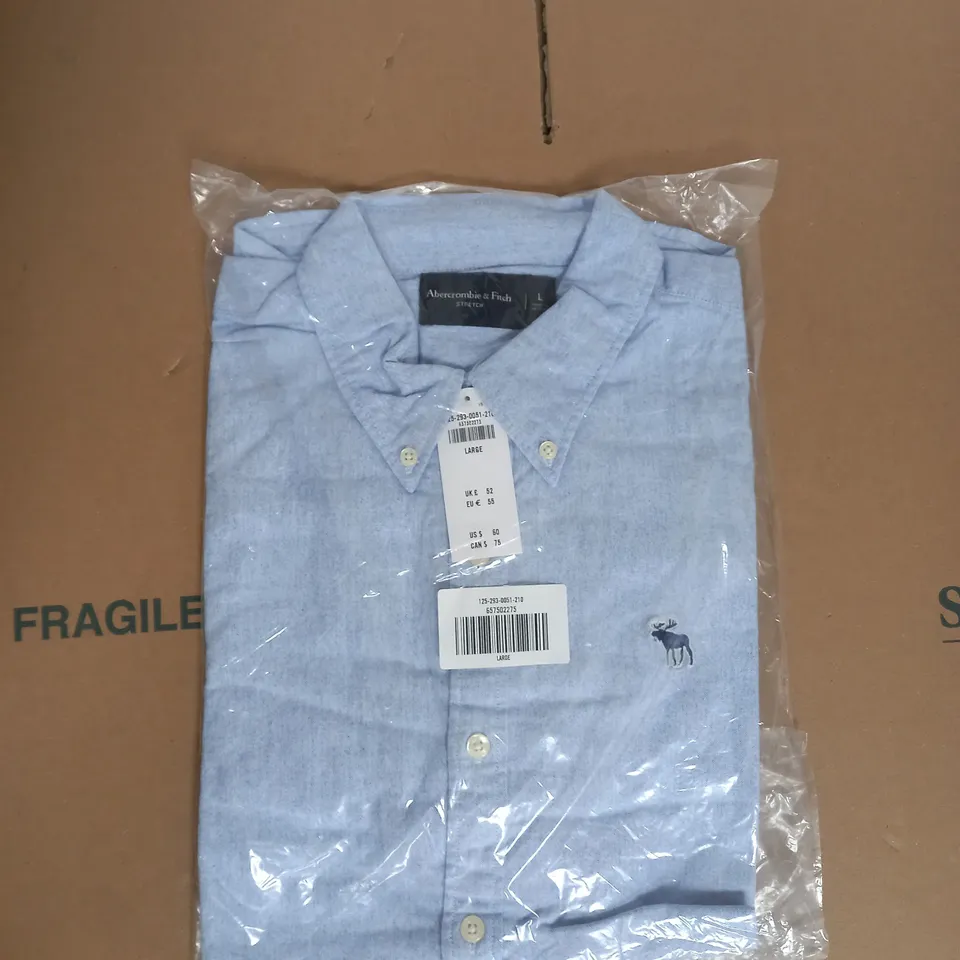 ABERCROMBIE & FITCH BUTTON DOWN SHIRT IN LIGHT BLUE SIZE L