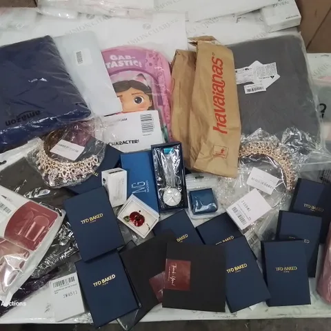 BOX CONTAINING MIXED BUNDLE OF FASHION ITEMS AND JEWELLERY GIFT SETS, WATCHES ETC.