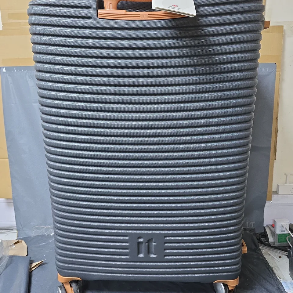 IT LUGGAGE LARGE WHEELED SUITCASE - GREY AND BROWN