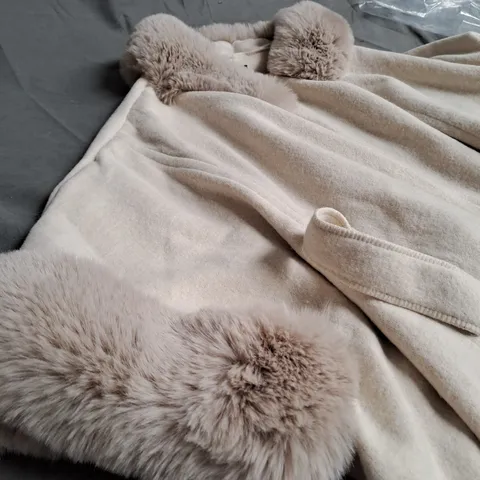 FRANK USHER FUR TRIM CAPE DOVE CRΓME ONE SIZE SMALL