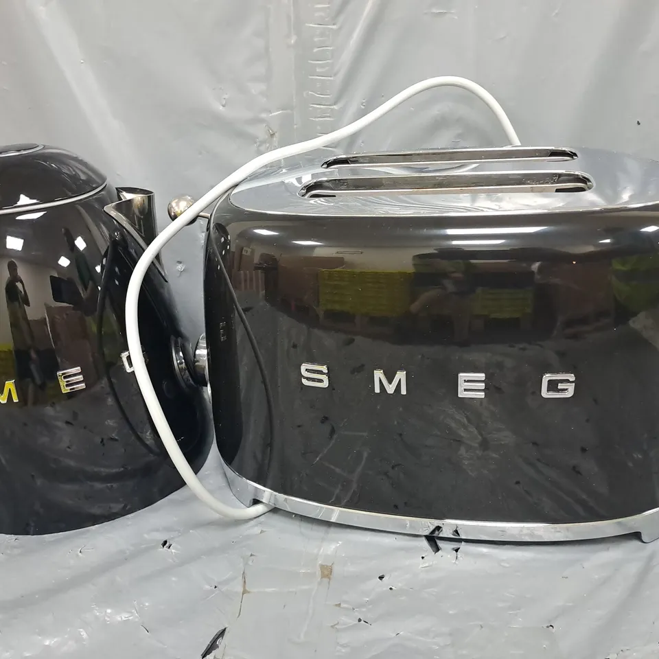 BOXED SMEG 50'S STYLE KETTLE AND 2 SLICE TOASTER