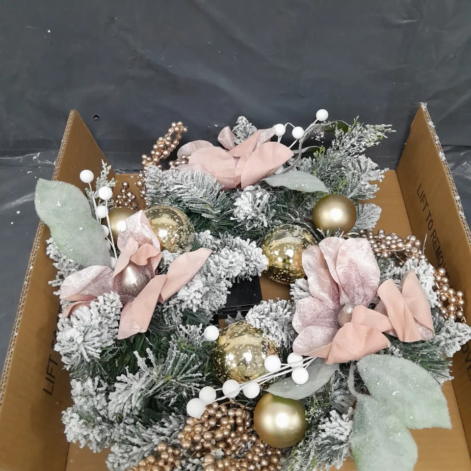 WINTER ROSE LIT CHRISTMAS WREATH RRP £35.99