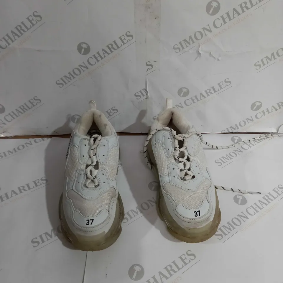 UNBOXED PAIR OF BALENCIAGA 37 SIZE UK 4