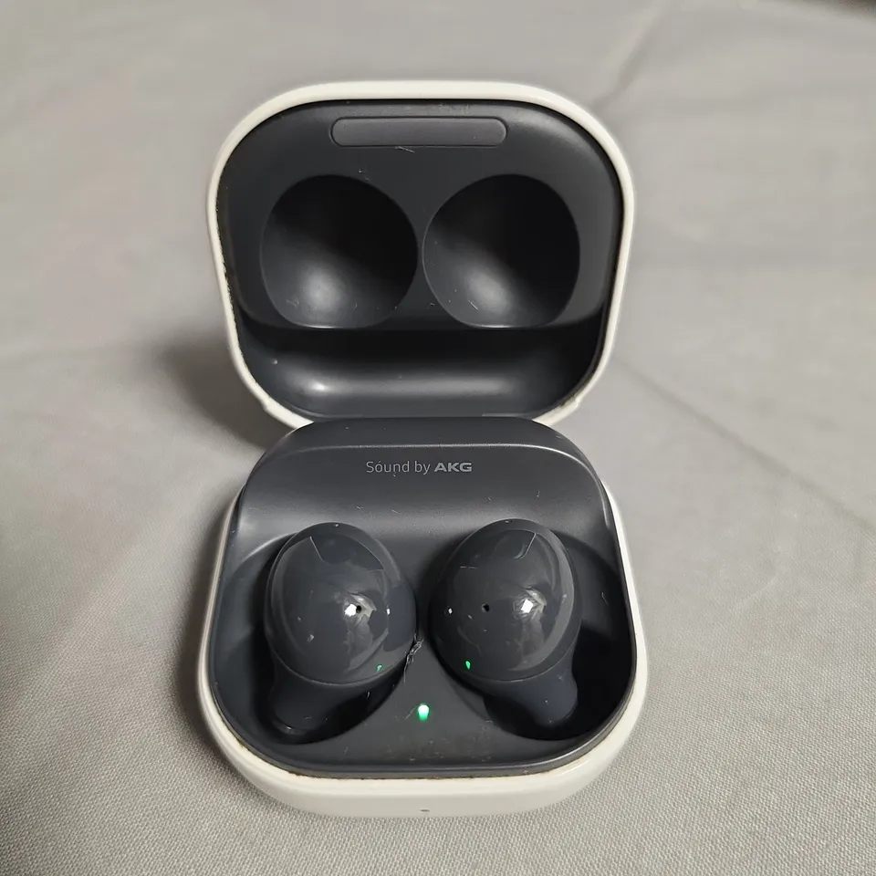 SAMSUNG GALAXY BUDS – TRUE WIRELESS EARBUDS WITH CHARGING CASE (SOUND BY AKG)