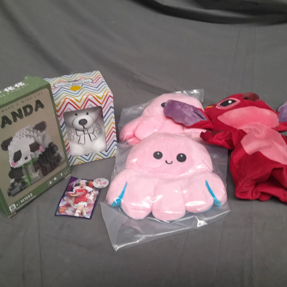 MEDIUM BOX OF ASSORTED TOYS AND GAMES TO INCLUDE STITCH, BUILDING BLOCKS AND PAINT YOUR OWN MONEY BOX