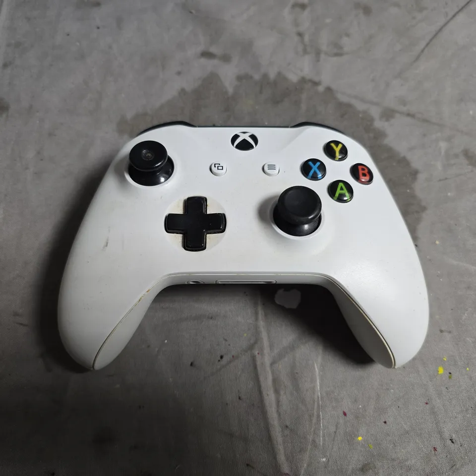 XBOX ONE WIRELESS CONTROLLER – WHITE