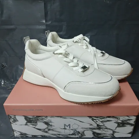BOXED PAIR OF MODA IN PELLE ATHENEA WHITE LEATHER CHUNKY TRAINERS - SIZE 39