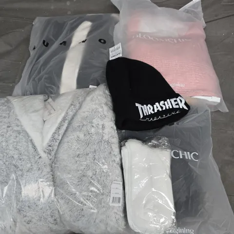 APPROXIMATELY 25 ASSORTED CLOTHING ITEMS IN VARIOUS SIZES, STYLES & COLOURS TO INCLUDE BRANDS SUCH AS BLOOMCHIC, UMWO, DAISY DREAMERS, ETC - COLLECTION ONLY