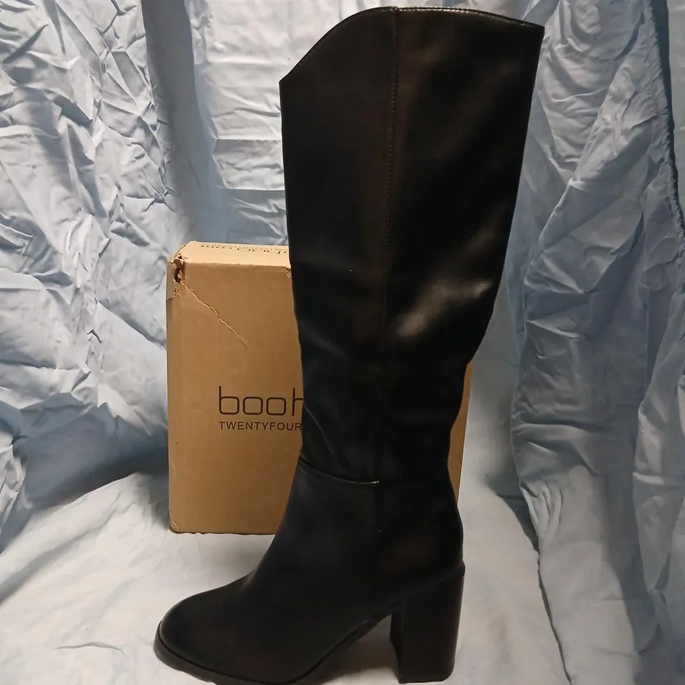 BOO HOO WOMEN'S BLACK KNEE-HIGH BOOTS - ROUND TOE, WOODEN STACK HEEL (UK 4)