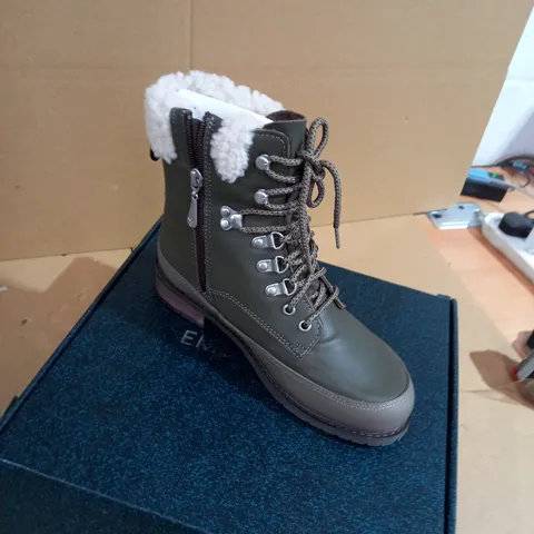 EMU OKAB WATERPROOF BOOT SIZE 5 