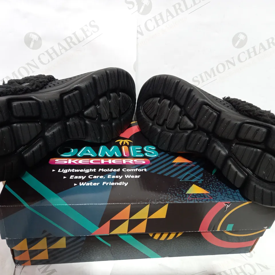 BOXED PAIR OF SKECHERS BLACK RELAXED CLOG  - SIZE 4