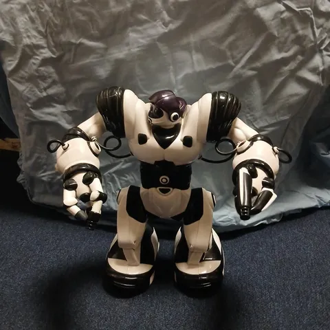 HUMANOID ROBOT TOY FIGURE β WHITE AND BLACK, ARTICULATED
