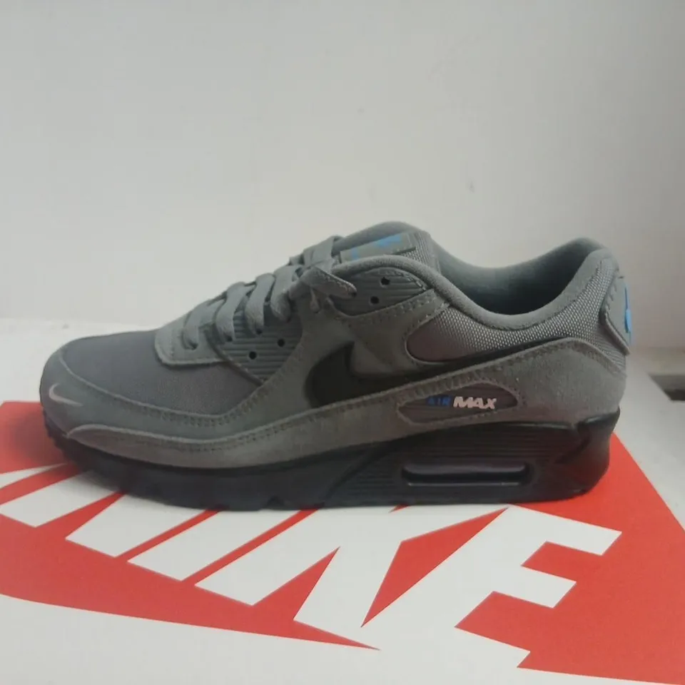 NIKE AIR MAX 90 SHOES – MEN’S, GREY/PHOTO BLUE (UK7 / US8) – BOXED