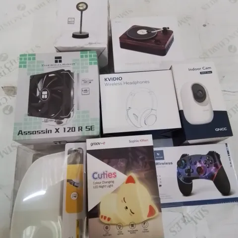 BOX CONTAINING LARGE AMOUNT OF BOXED ELECTRICAL ITEMS TO INCLUDE: INDOOR SECURITY CAMERA, SUNSET LAMP, WIRELESS HEADPHONES, BLUETOOTH TURNTABLE SPEAKER ETC.