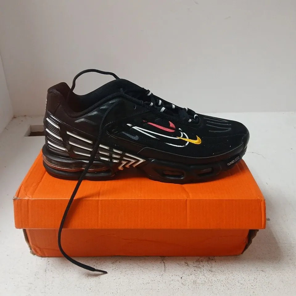 NIKE AIR MAX PLUS III TRAINERS – 9