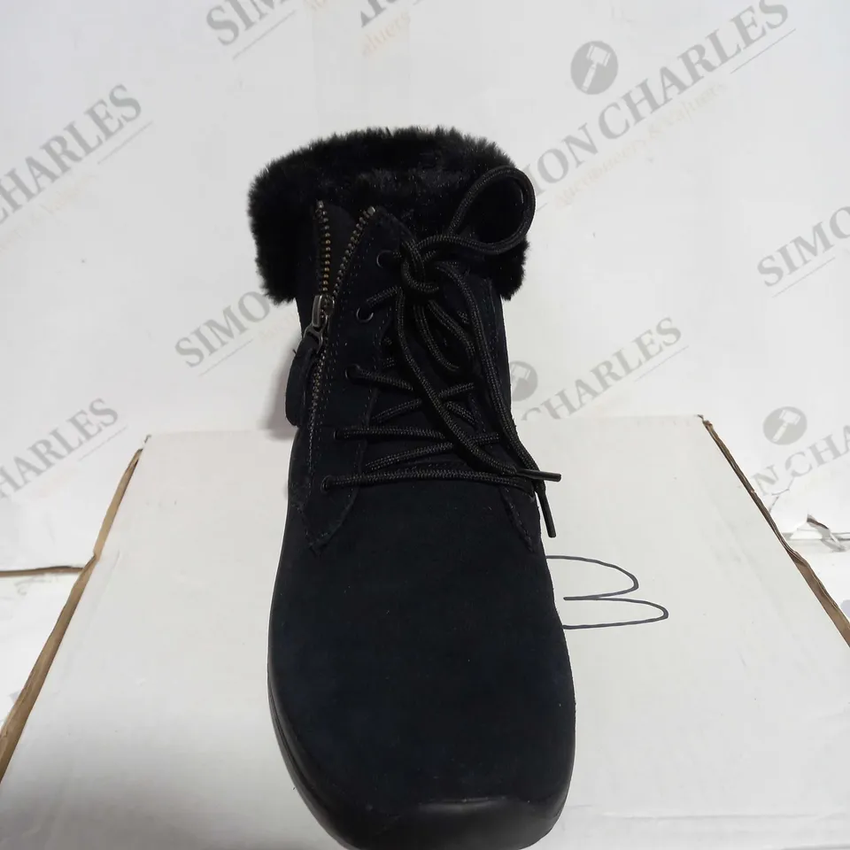 SKECHERS ON-THE-GO MIDTOWN GOODNATURED SUEDE LACE UP CHUGGA BOOT - BLACK - UK 5.5