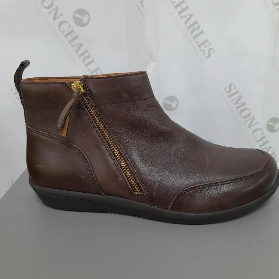 VIONIC LOIS BROWN ANKLE BOOTS - UK SIZE 6