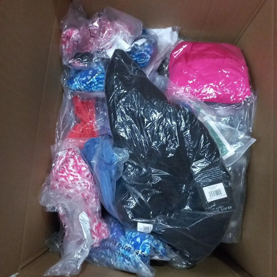 BOX CONTAINING A MIX OF APPROXIMATELY 25 ASSORTED CLOTHING ITEMS