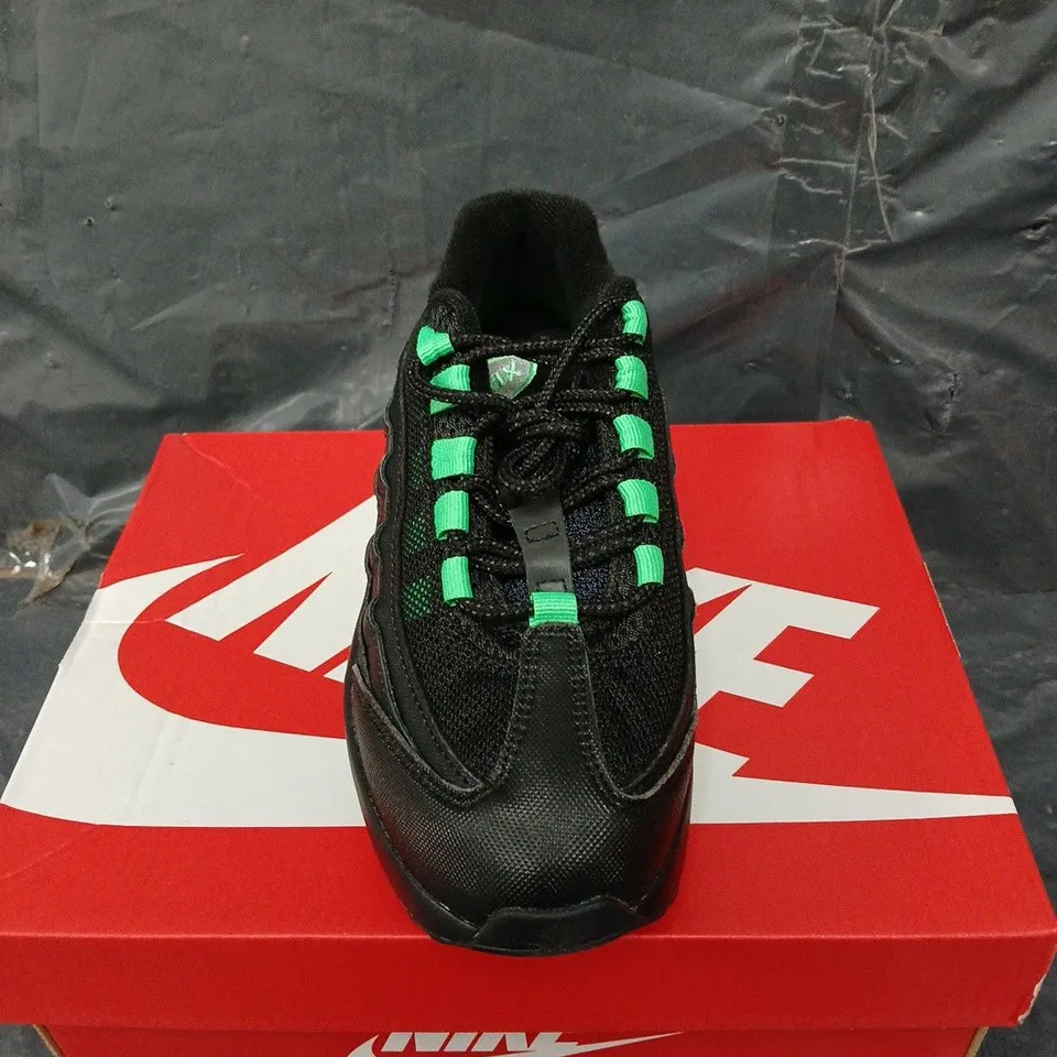 BOXED PAIR OF KIDS AIR MAX 95 RECRAFT TRAINERS - UK SIZE 2.5