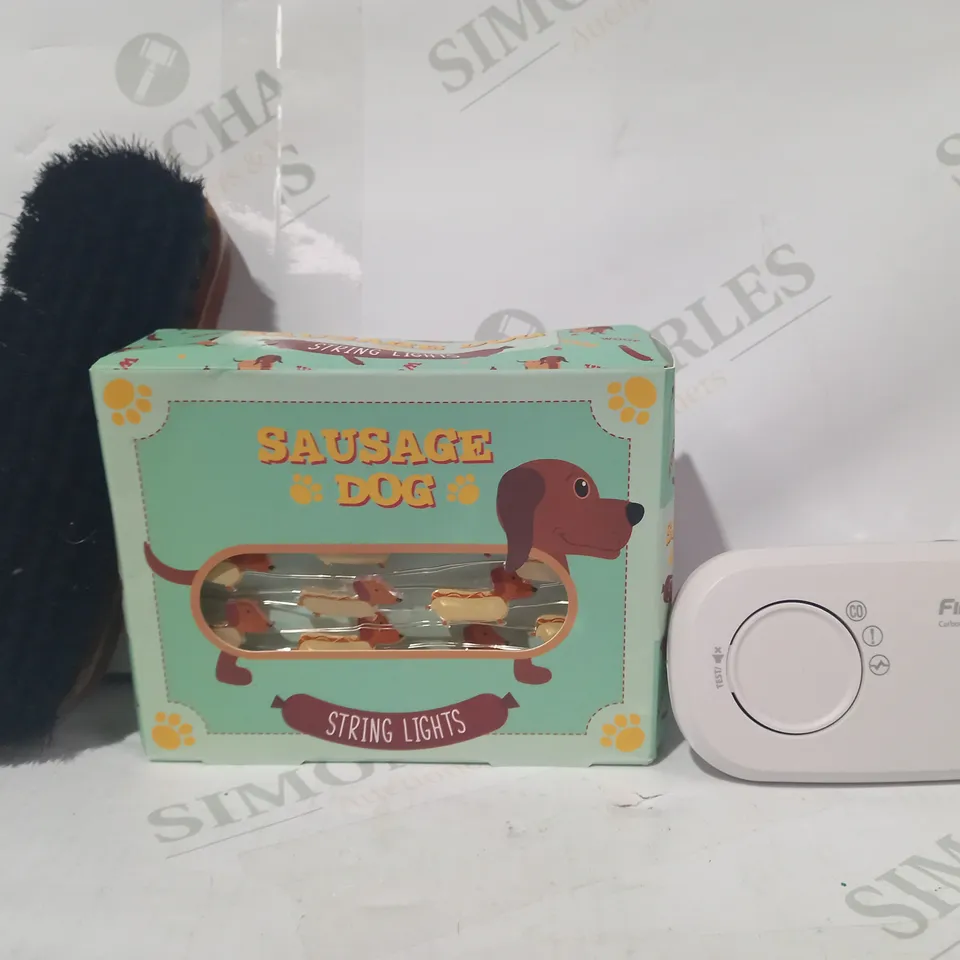 LOT OF APPROXIMATELY 10 ASSORTED HOUSEHOLD ITEMS TO INCLUDE CARBON MONOXIDE ALARM, SAUSAGE DOG STRING LIGHTS, BRUSH, ETC