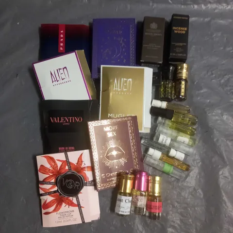 BOX OF APPROXIMATELY 50 ASSORTED FRAGRANCE SAMPLES