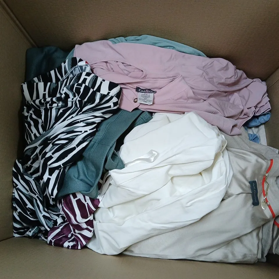 BOX OF APPROXIMATELY 12 ASSORTED CLOTHING ITEMS IN VARIOUS STYLES, COLOURS AND SIZES 