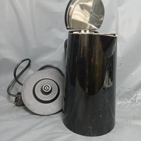 BOXED SWAN KETTLE IN BLACK