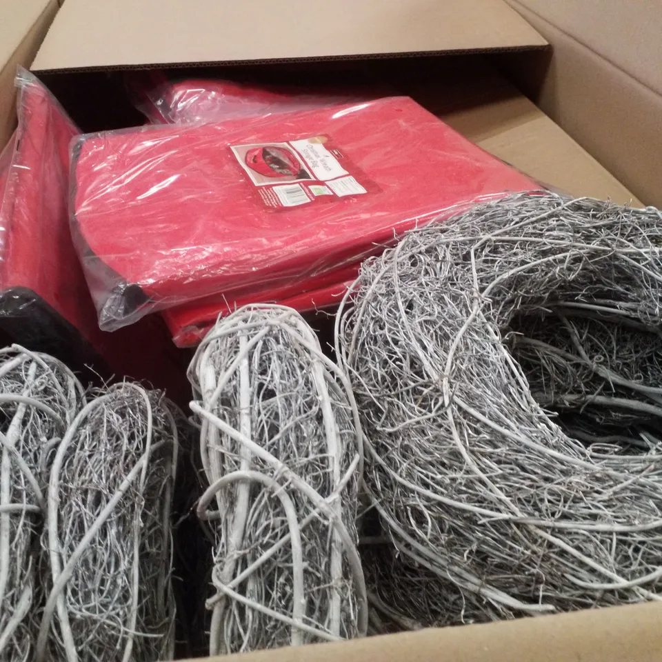 PALLET CONTAINING ASSORTED CHRISTMAS  PRODUCTS & DECORATIONS INCLUDING CHRISTMAS WREATH STORAGE BAGS, LARGE RATTAN WREATHS, FELT GINGERBREAD MAN HANGING LETTERS & WOODEN SLEIGH