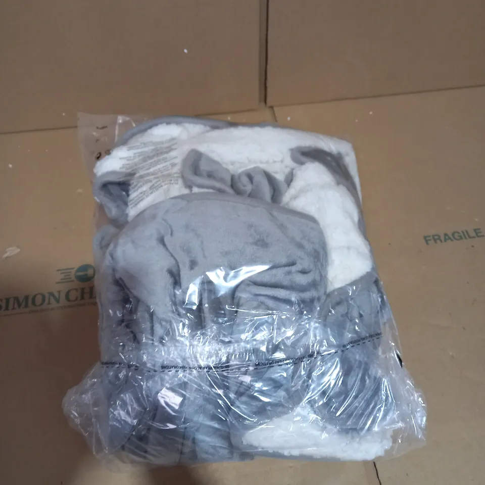 COZEE HOME OVERSIZED WRAP - SILVER / GREY